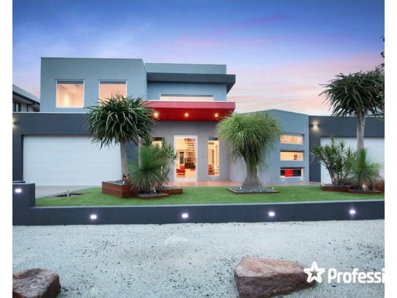 25 Glenmaggie Chase, Caroline Springs VIC 3023