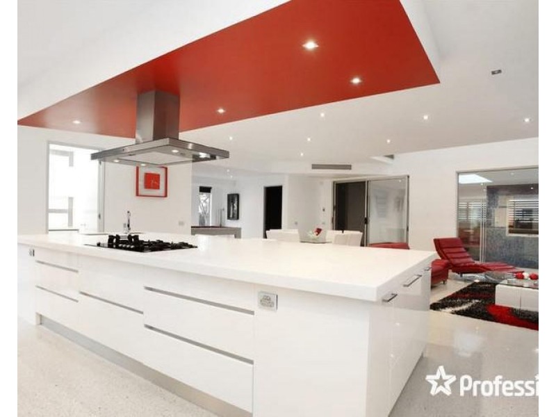 25 Glenmaggie Chase, Caroline Springs VIC 3023