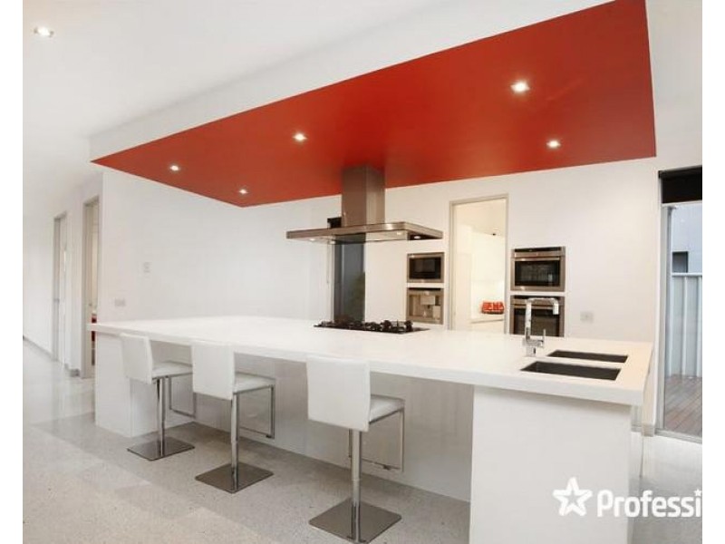 25 Glenmaggie Chase, Caroline Springs VIC 3023