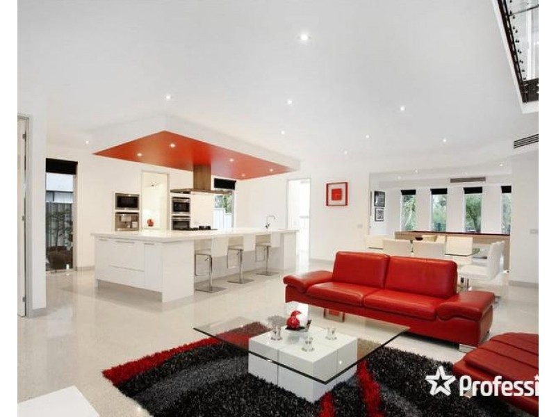 25 Glenmaggie Chase, Caroline Springs VIC 3023