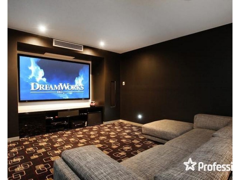 25 Glenmaggie Chase, Caroline Springs VIC 3023