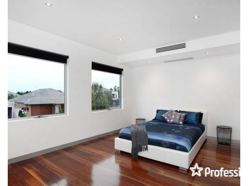 25 Glenmaggie Chase, Caroline Springs VIC 3023