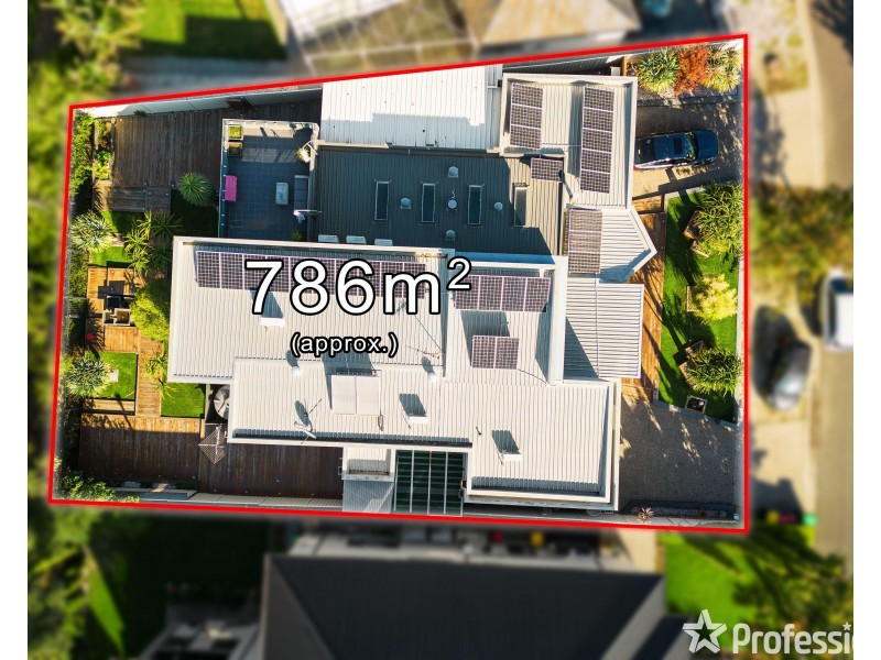 25 Glenmaggie Chase, Caroline Springs VIC 3023