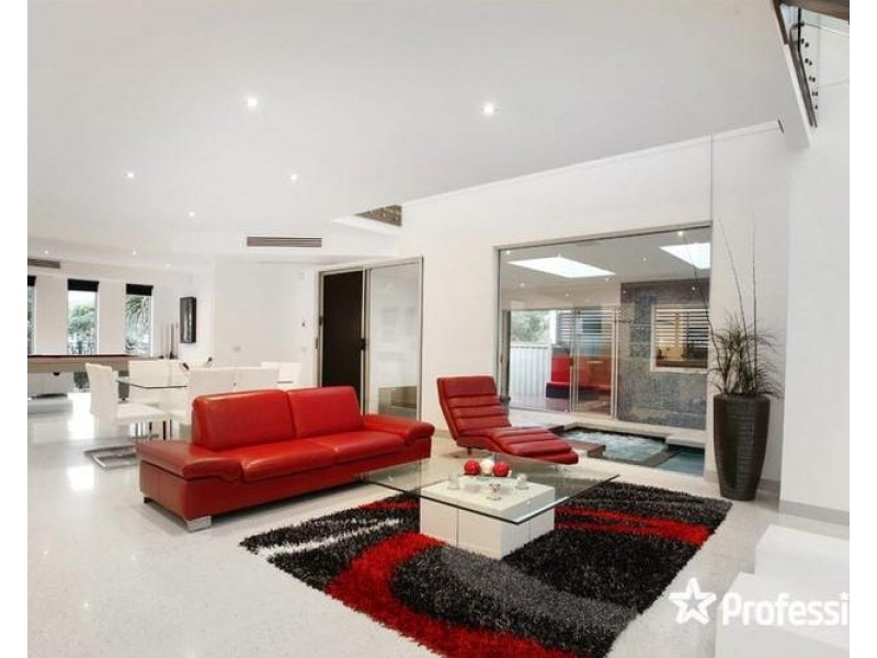 25 Glenmaggie Chase, Caroline Springs VIC 3023