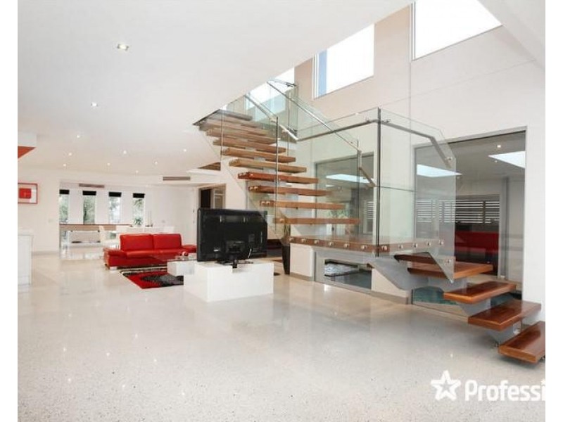 25 Glenmaggie Chase, Caroline Springs VIC 3023