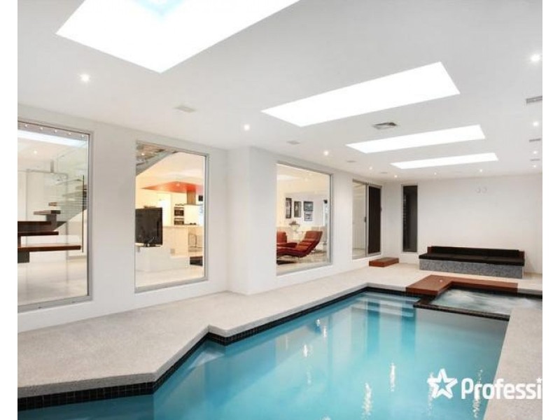 25 Glenmaggie Chase, Caroline Springs VIC 3023