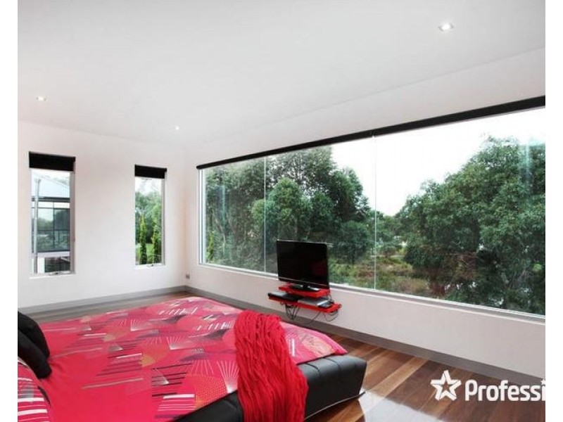 25 Glenmaggie Chase, Caroline Springs VIC 3023