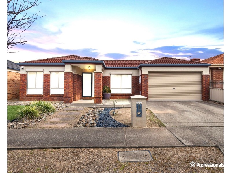 15 Highfield Road, Cairnlea VIC 3023