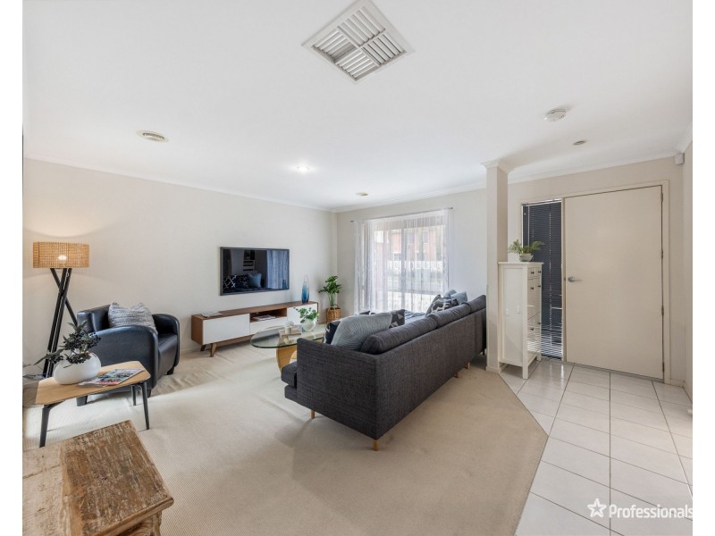 15 Highfield Road, Cairnlea VIC 3023