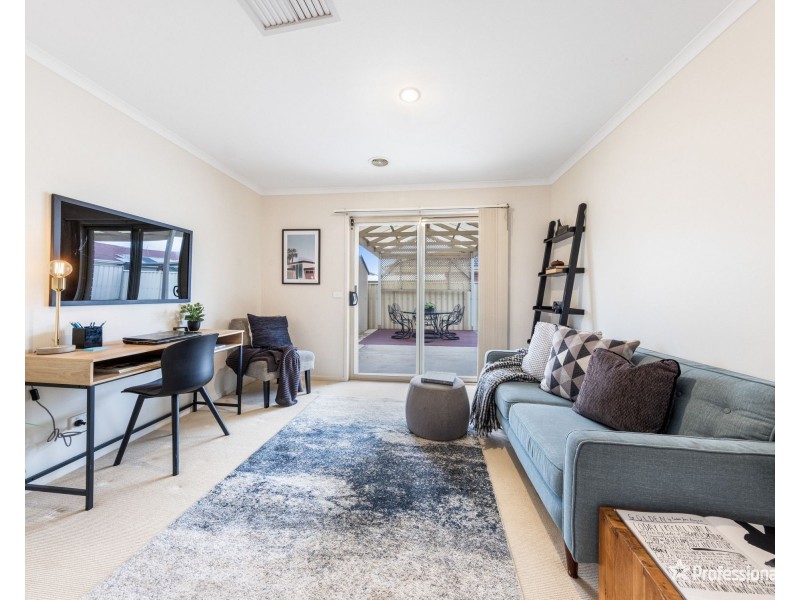 15 Highfield Road, Cairnlea VIC 3023