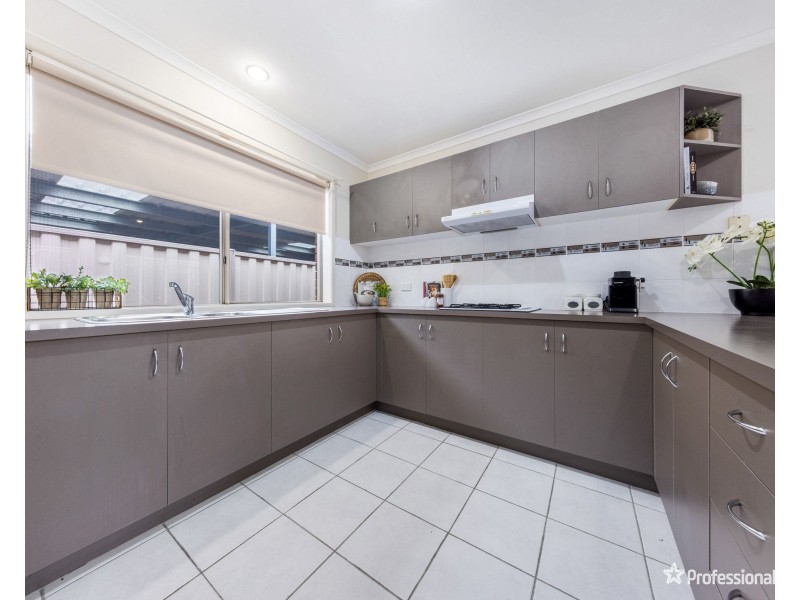 15 Highfield Road, Cairnlea VIC 3023