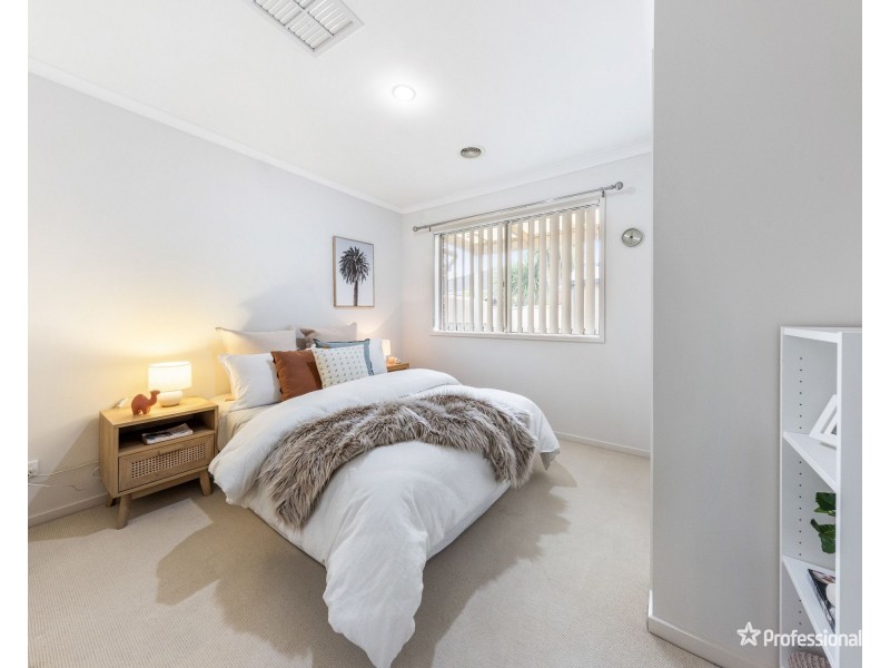 15 Highfield Road, Cairnlea VIC 3023