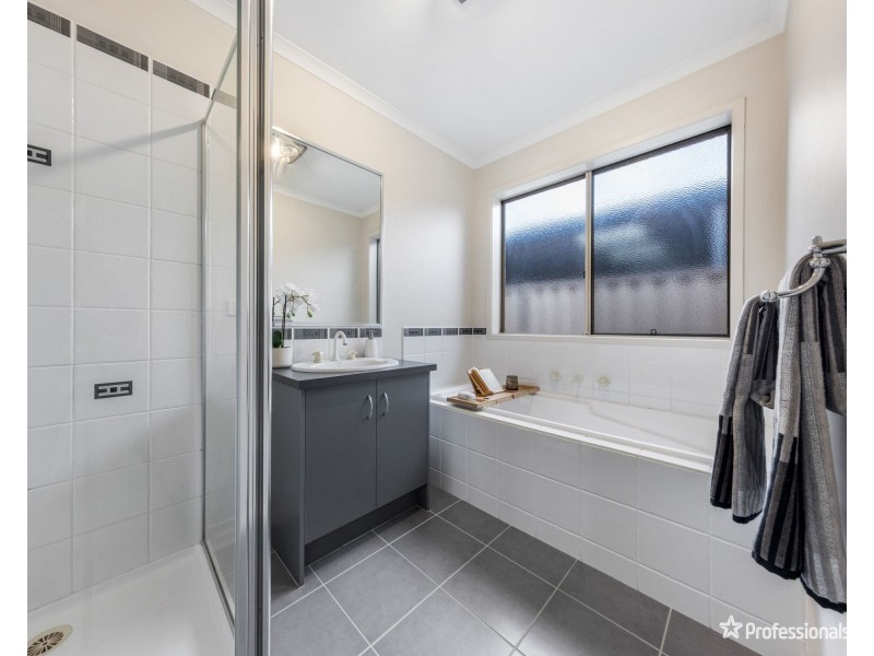 15 Highfield Road, Cairnlea VIC 3023