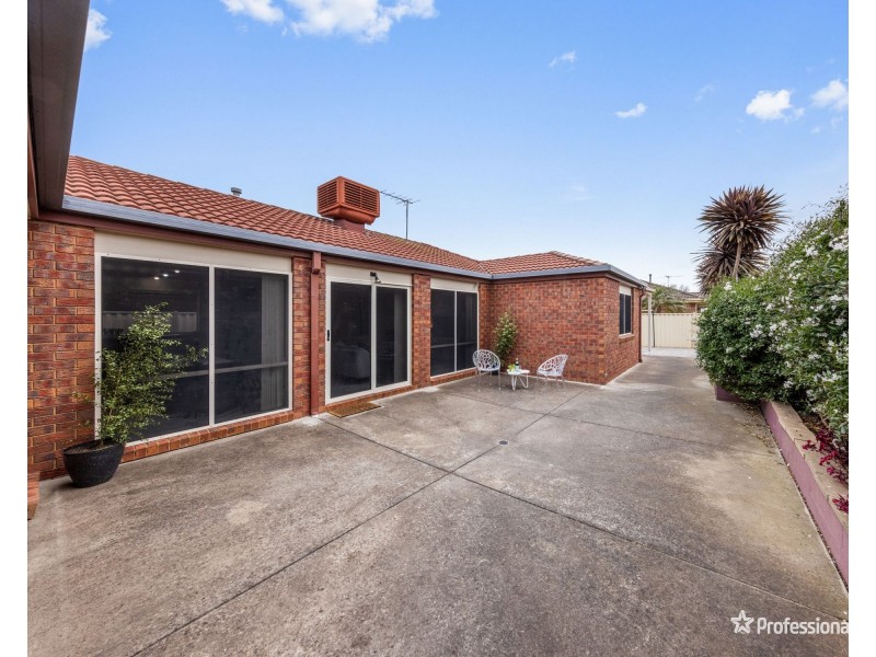 15 Highfield Road, Cairnlea VIC 3023