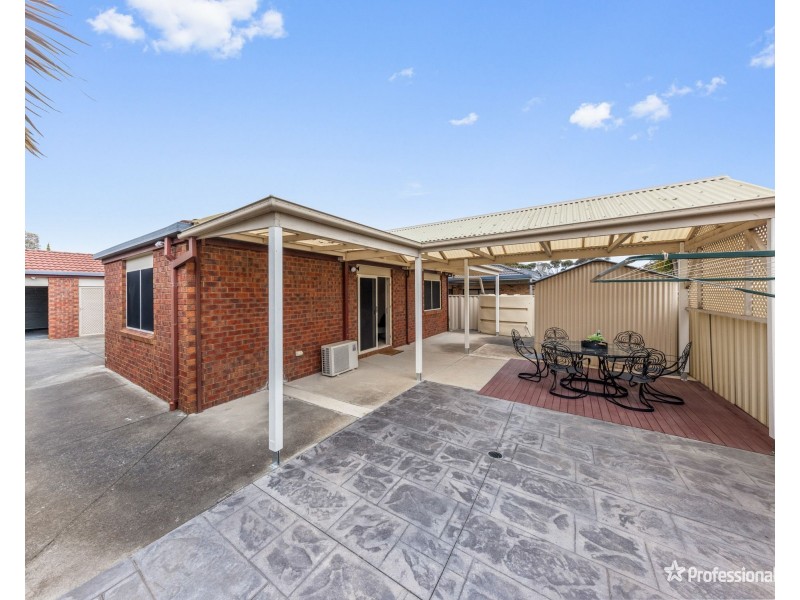 15 Highfield Road, Cairnlea VIC 3023