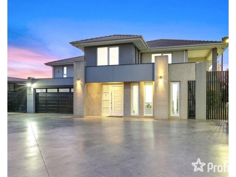 9 Liriope Green, Caroline Springs VIC 3023