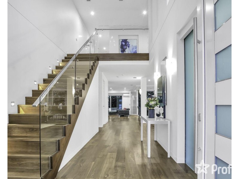 9 Liriope Green, Caroline Springs VIC 3023