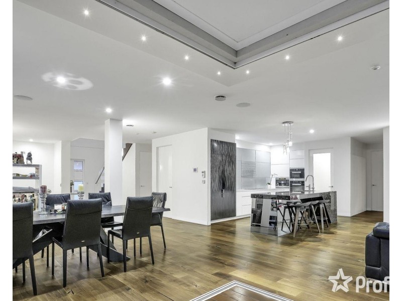 9 Liriope Green, Caroline Springs VIC 3023