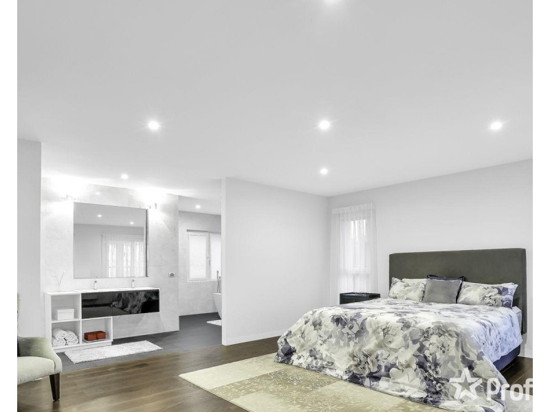 9 Liriope Green, Caroline Springs VIC 3023