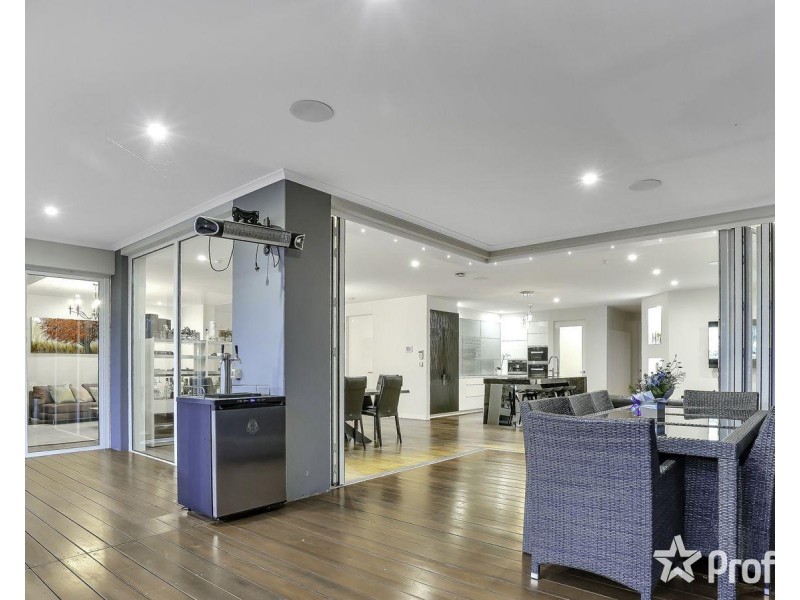 9 Liriope Green, Caroline Springs VIC 3023