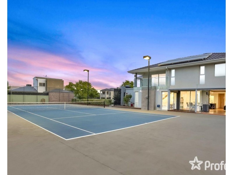 9 Liriope Green, Caroline Springs VIC 3023