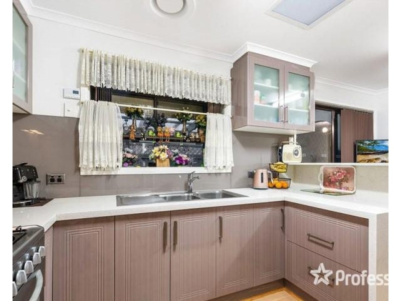 4 Pine Court, Kings Park VIC 3021