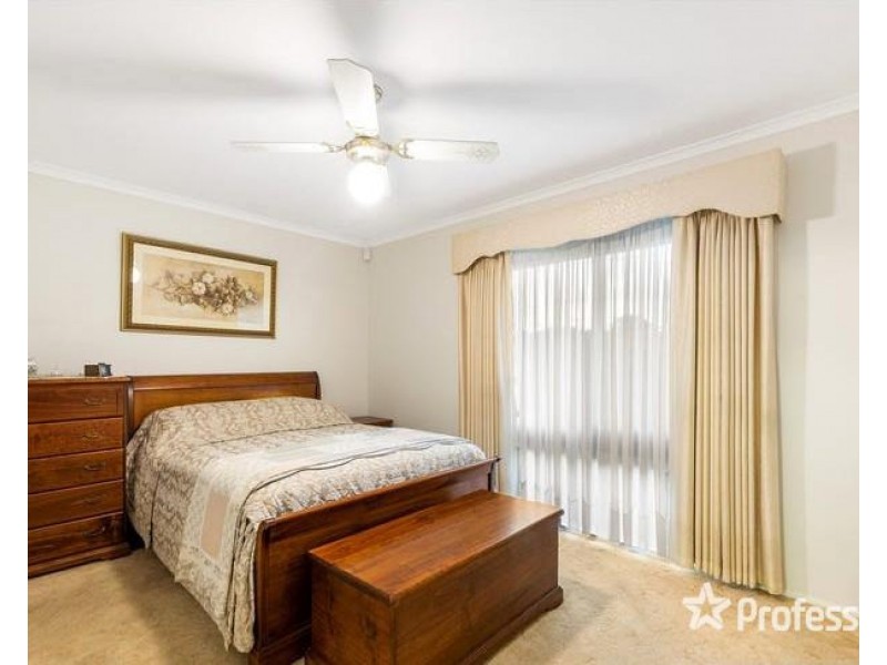 4 Pine Court, Kings Park VIC 3021