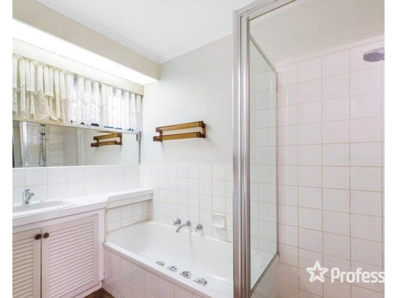 4 Pine Court, Kings Park VIC 3021