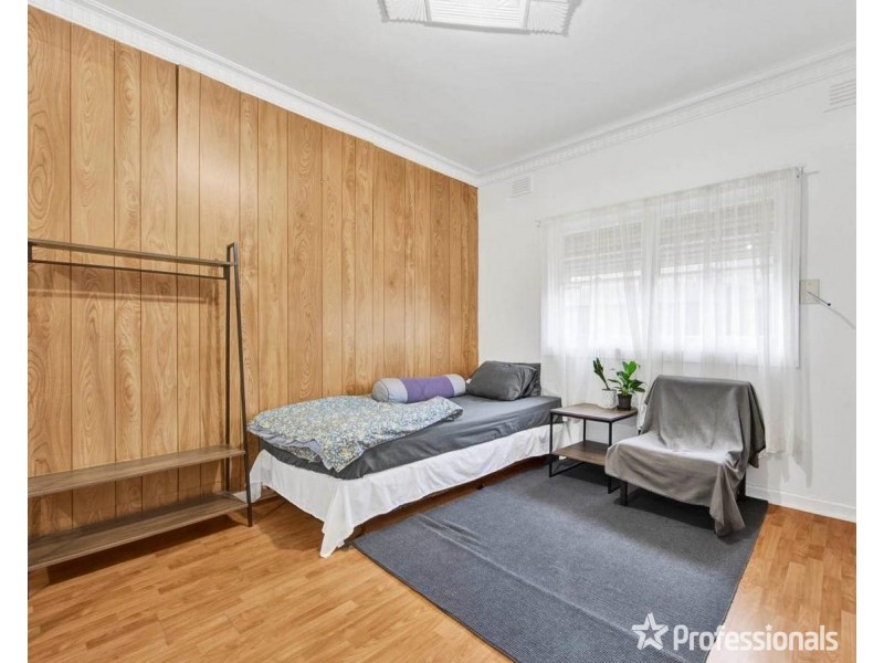 13 Walmer Avenue, St Albans VIC 3021