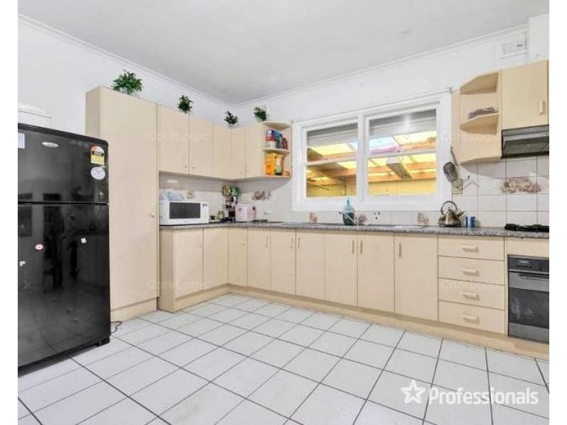 13 Walmer Avenue, St Albans VIC 3021