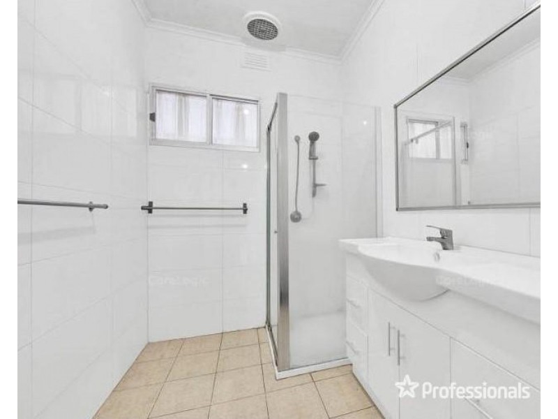 13 Walmer Avenue, St Albans VIC 3021