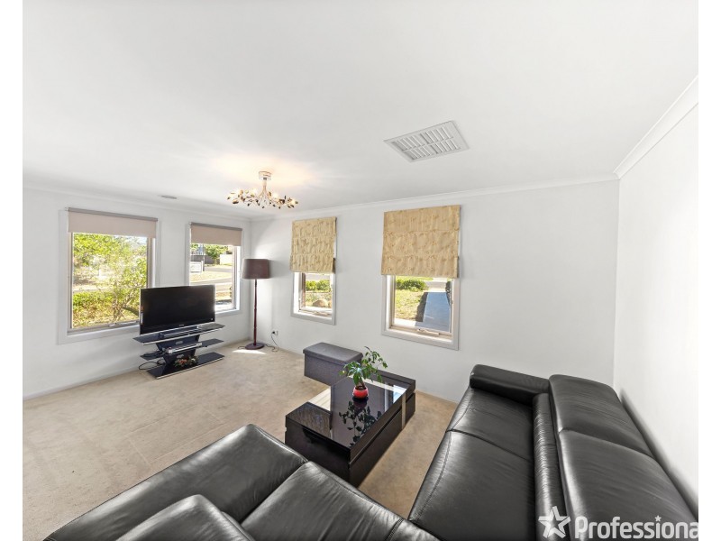 29 Drummond Street, Caroline Springs VIC 3023