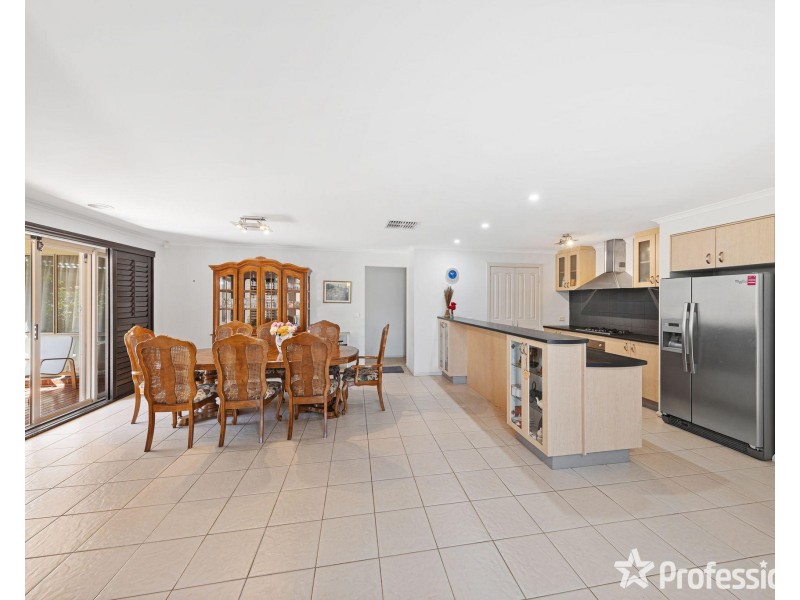 29 Drummond Street, Caroline Springs VIC 3023