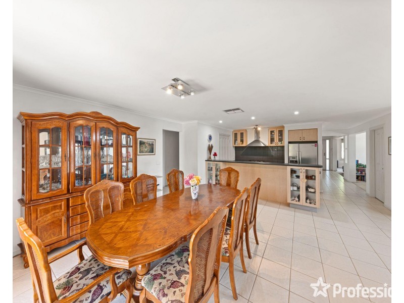 29 Drummond Street, Caroline Springs VIC 3023