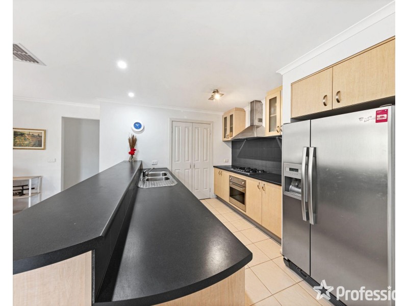 29 Drummond Street, Caroline Springs VIC 3023