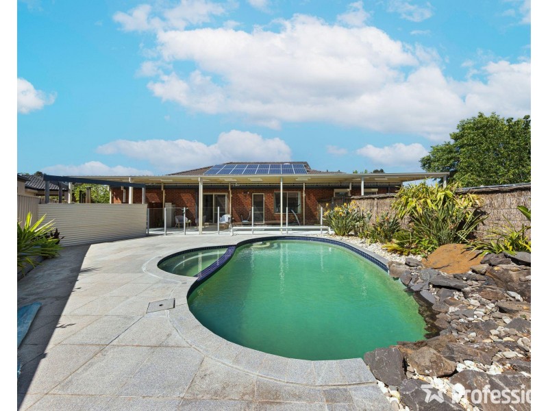 29 Drummond Street, Caroline Springs VIC 3023