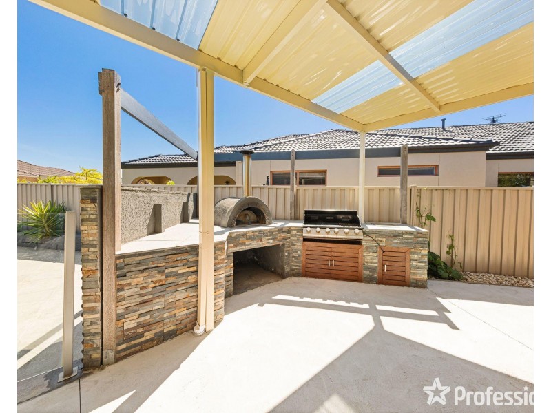 29 Drummond Street, Caroline Springs VIC 3023