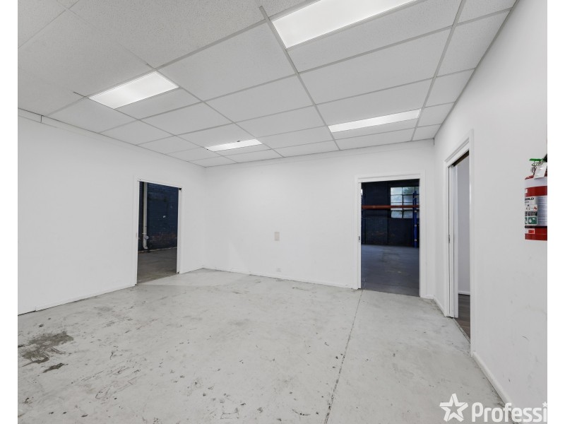 4 Suffolk Road, Sunshine North VIC 3020