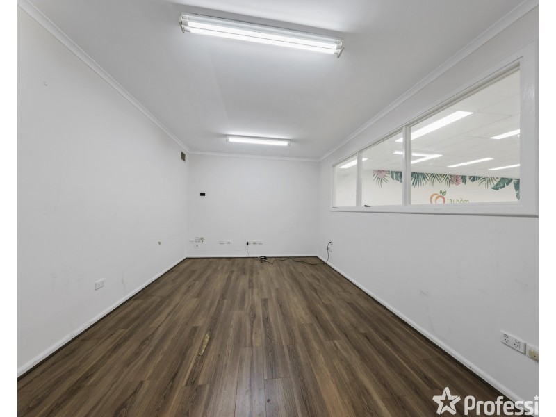 4 Suffolk Road, Sunshine North VIC 3020