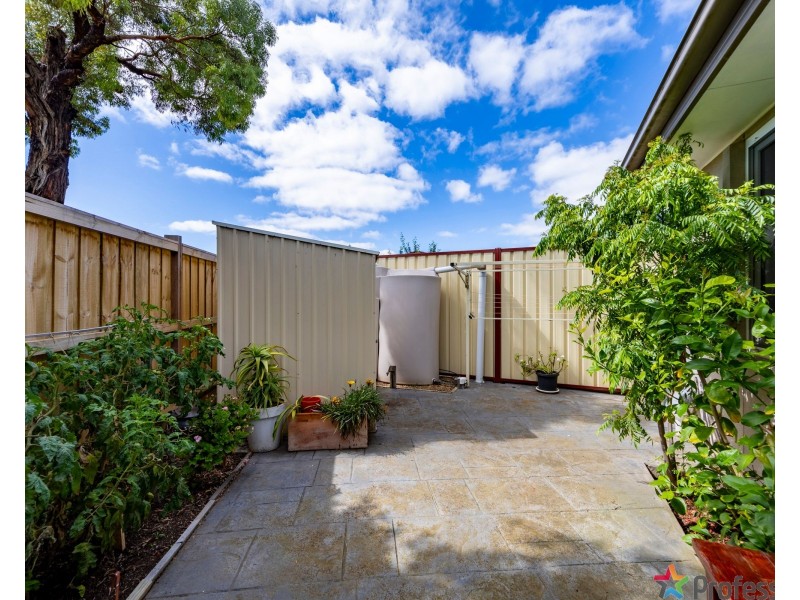 2/84 Opie Road, Albanvale VIC 3021