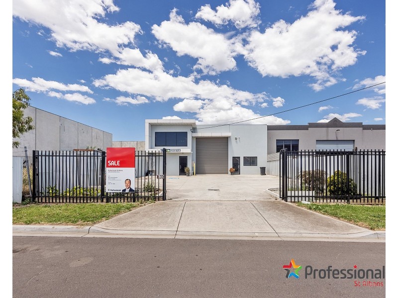 30 Imperial Avenue, Sunshine North VIC 3020