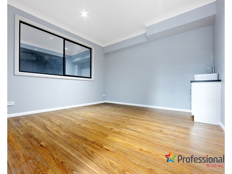 30 Imperial Avenue, Sunshine North VIC 3020