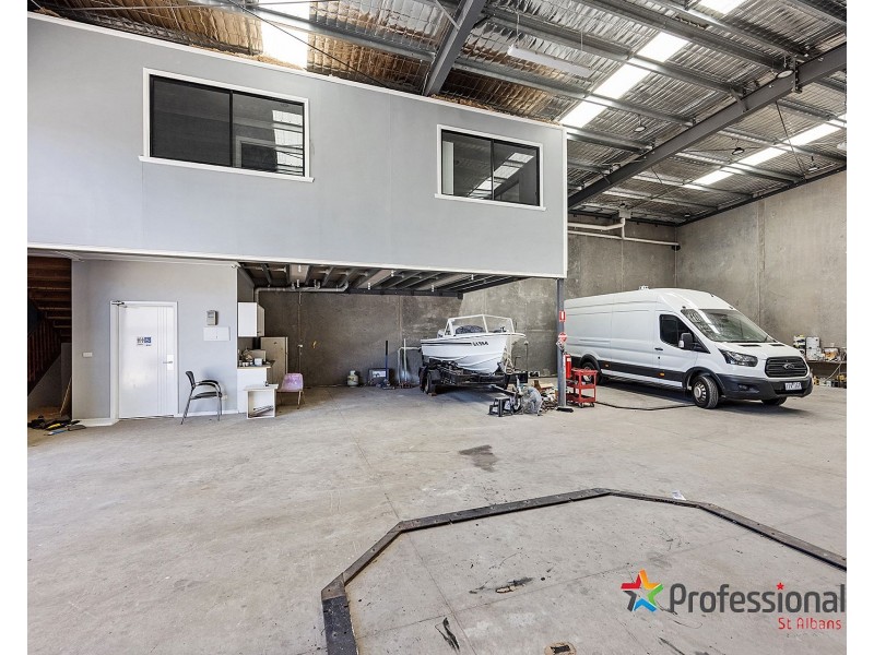 30 Imperial Avenue, Sunshine North VIC 3020