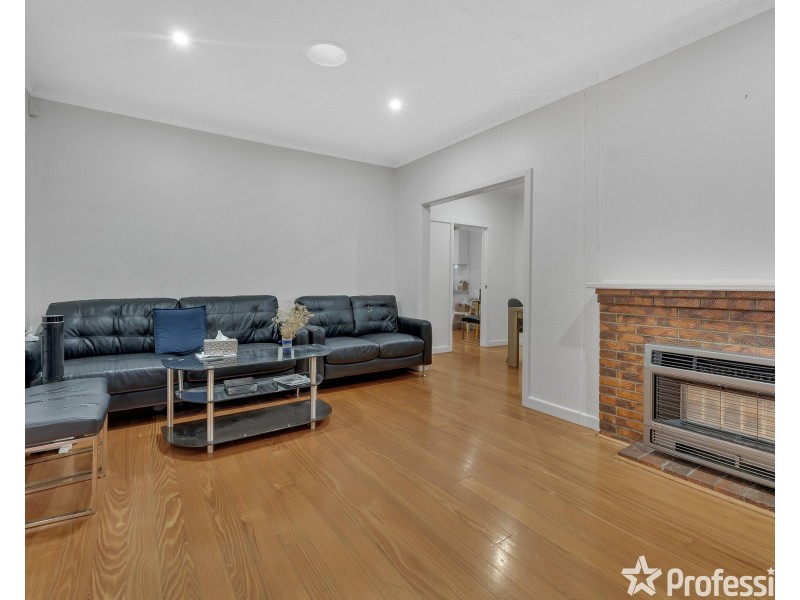 261 Main Road, St Albans VIC 3021