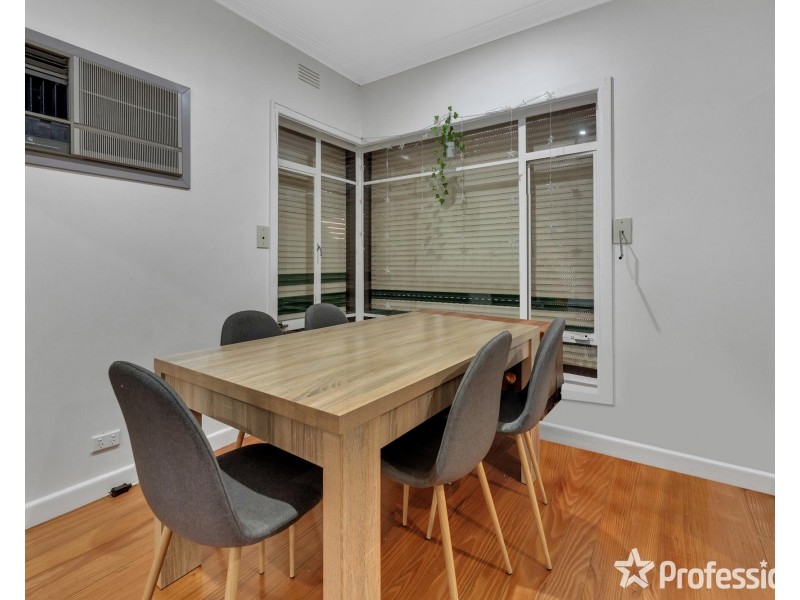 261 Main Road, St Albans VIC 3021