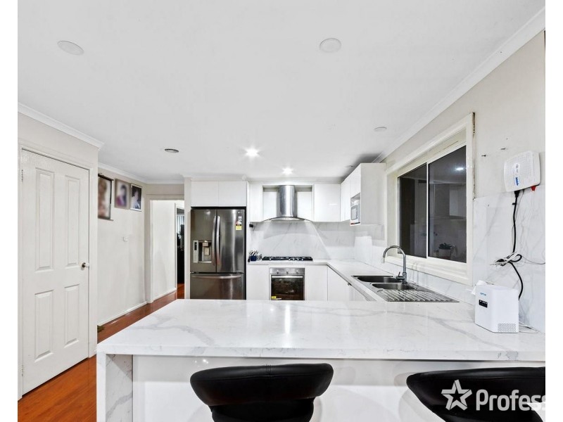 15 Aquamarine Court, St Albans VIC 3021