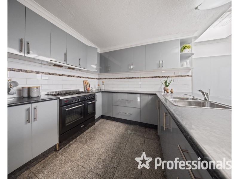 33 Arnold Street, Sunshine West VIC 3020