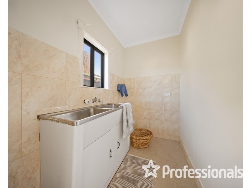 33 Arnold Street, Sunshine West VIC 3020