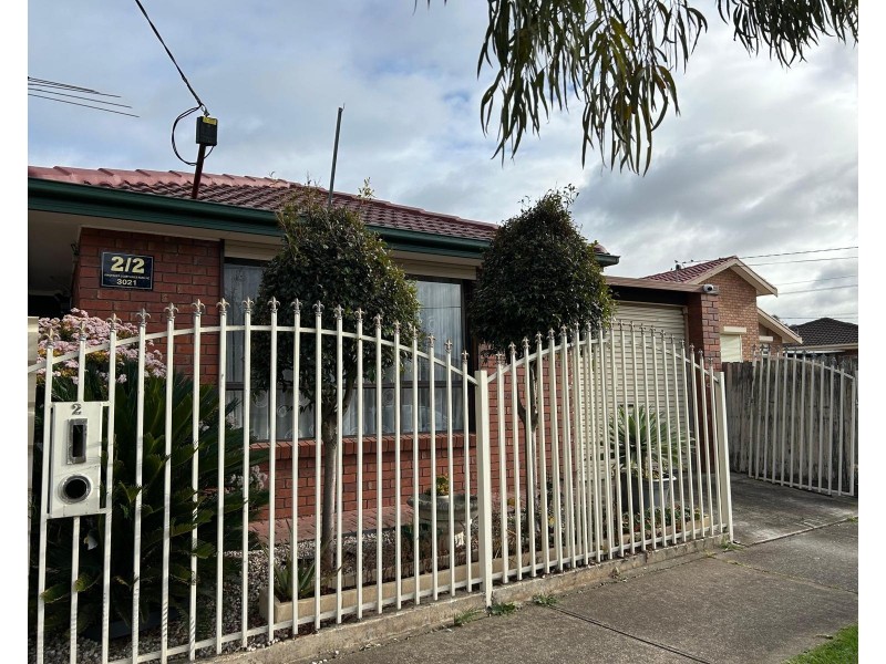 2/2 Kingfisher Court, Kings Park VIC 3021