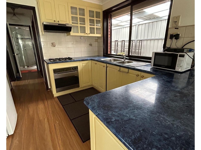 2/2 Kingfisher Court, Kings Park VIC 3021